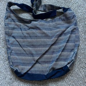 Thirty one retro metro hobo crossbody